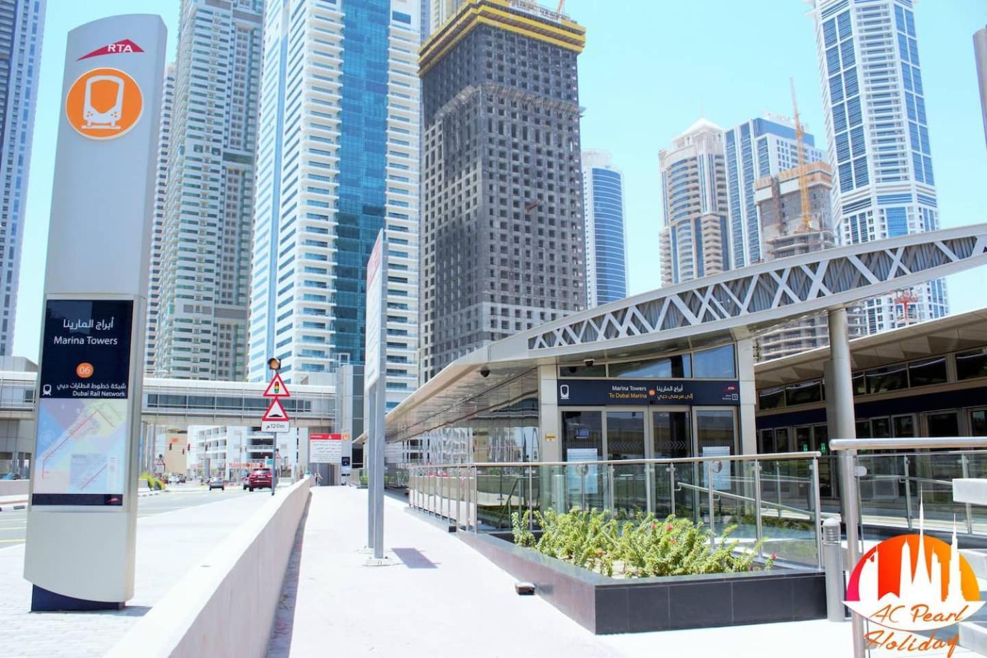 Charming Warm Suite With Amazing Views Of The City Dubaj Kültér fotó