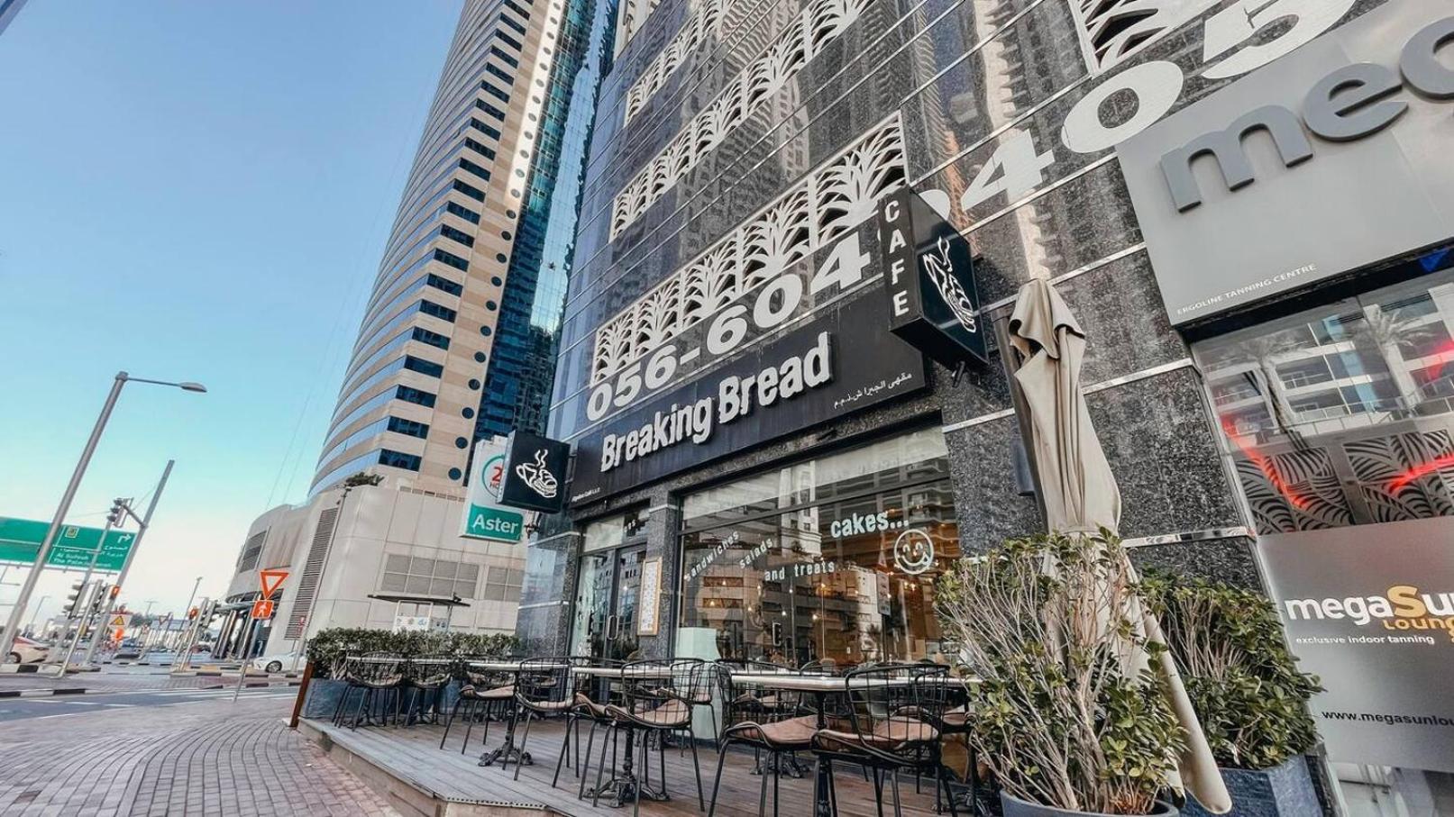 Charming Warm Suite With Amazing Views Of The City Dubaj Kültér fotó